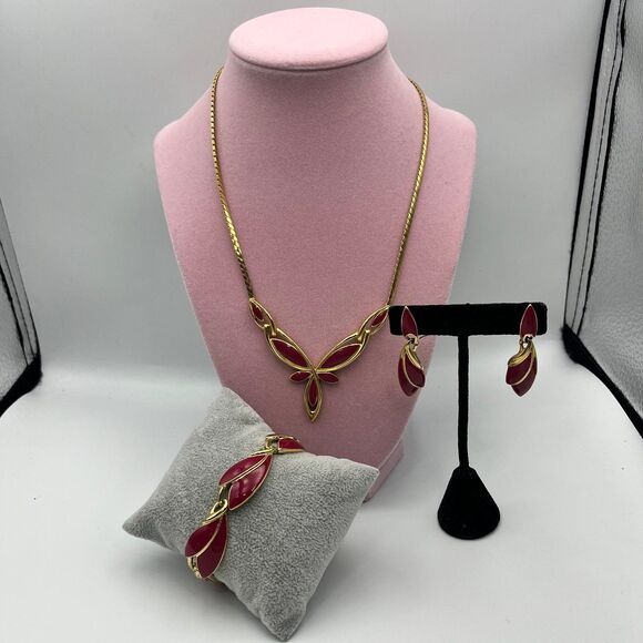 Vintage Lovely Trifari TM Set Red Enamel Necklace, Earrings and bracelet Demi - Picture 1 of 9